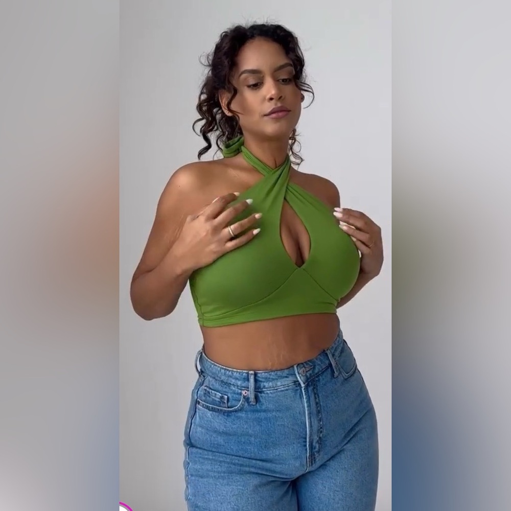 Klassy Network Keyhole Brami
Crop - Palm Green / XL
